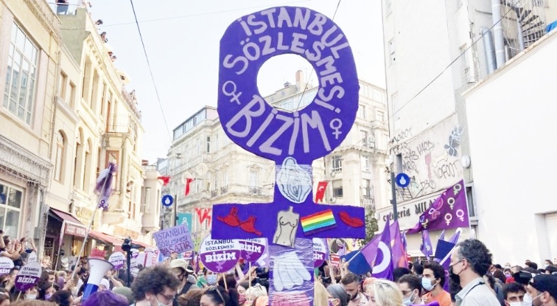 Kadınlar: #İstanbulSözleşmesindenVazgeçmiyoruz