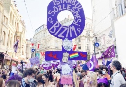 Kadınlar: #İstanbulSözleşmesindenVazgeçmiyoruz