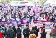Kadınlar Kadıköy'den seslendi: "İstanbul Sözleşmesi için mücadele edeceğiz"