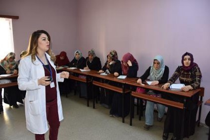 Kadınlar Maria Montessori eğitimi sertifikası ile iş bulabilecek
