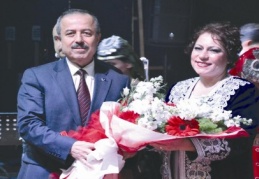 "Kadınlar sanatın istediği zerafeti ve inceliği doğasında taşımaktadır