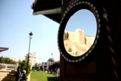 Kadınlar, sedefi nakış gibi işliyor