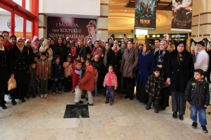 Kadınlar sinemaya gitti