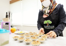 Kadınlar, ustalarından pasta öğreniyor