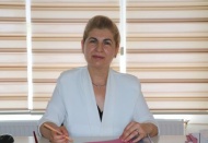 “Kadınlar vitrin süsü olarak kullanılıyor” 