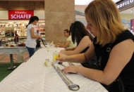 Kadınlardan bu kez şık kemerler tasarladı