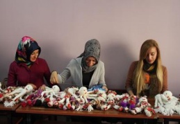 Kadınlardan Suriyeli çocuklara oyuncak