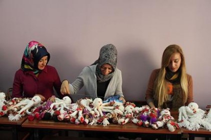 Kadınlardan Suriyeli çocuklara oyuncak