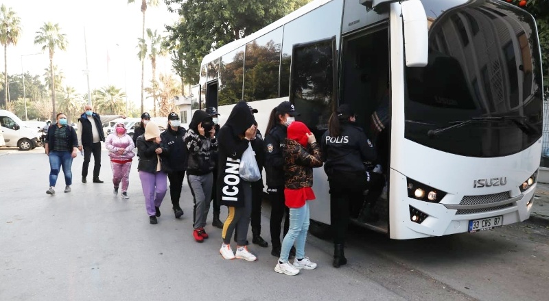 Kadınları evlilik vaadiyle yurt dışından getirmişler