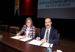 Kadınlarımız, sizler şunu bilin, siz isterseniz, ulaşamayacağınız hedef yoktur