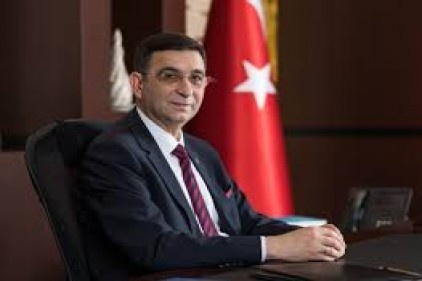 Kadınların iş dünyasında daha etkin rol üstlenmelerine önem veriyoruz