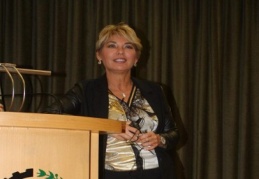 Kadınların iş hayatına girmesi Türkiye’yi büyütecek