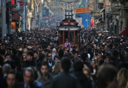 Kadınların istihdam oranı erkeklerin yarısından az