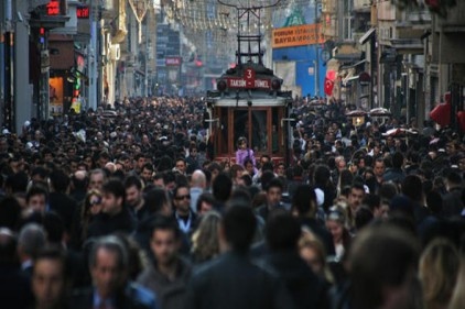 Kadınların istihdam oranı erkeklerin yarısından az