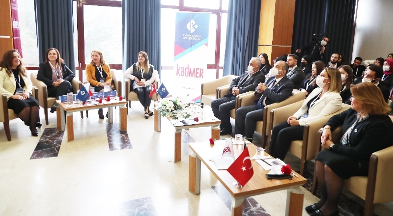 Kadınların, lider ve örnek olduklarını görmek sevindirici