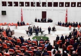 Kadınların siyasette eşit temsil edilmesi teklifi AKP ve MHP’nin oylarıyla reddedildi
