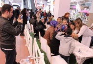 Kadınlar mis kokulu taşlar yaptı