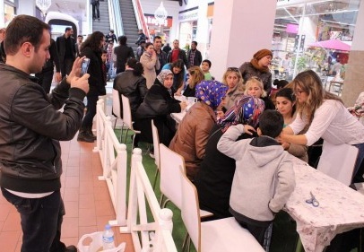 Kadınlar mis kokulu taşlar yaptı