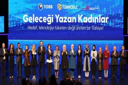 &#8216;Kadınsız dijital dönüşüm eksik bir gelecek demektir&#8217;