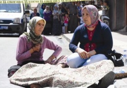 Kafasının üzerinde otobüs geçti