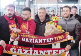 Kafileyi, sarı-kırmızılı taraftarlar karşıladı