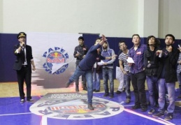 Kağıt uçak pilotları hünerlerini sergiledi