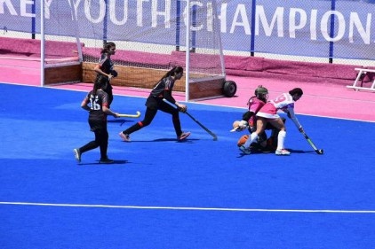 Kahramanmaraş Hokey takımını 7-0&#8217;lık skorla yenerek liderliğini korudu