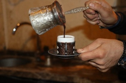 Kahveler sevgi ve muhabbet ile pişiyor