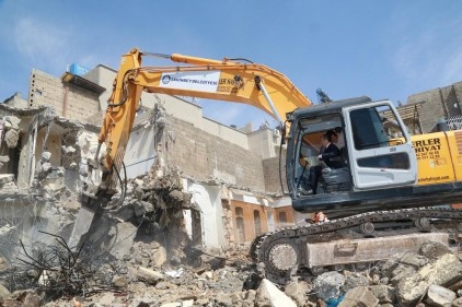 Kahvelipınar Mahallesi&#8217;nde kentsel dönüşüm yıkımları sürüyor