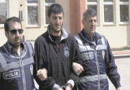 Kalaşnikofla havaya ateş etti