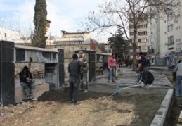 Kaldırım taşları yenileniyor