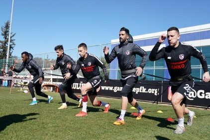 Kaleciler, takımdan ayrı özel çalıştı