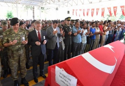 Kalp krizi geçiren asker toprağa verildi