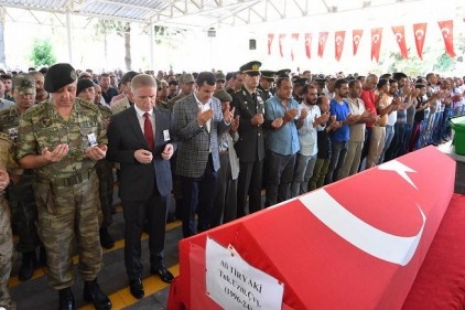 Kalp krizi geçiren asker toprağa verildi