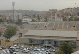 Kamil Ocak Stadyumu'nun tribünleri yıkılıyor 