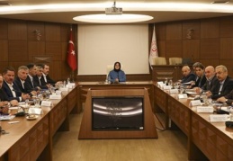 Kamu çalışanları toplu iş sözleşmesi için masada