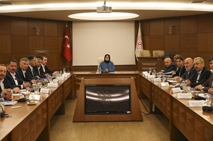 Kamu çalışanları toplu iş sözleşmesi için masada