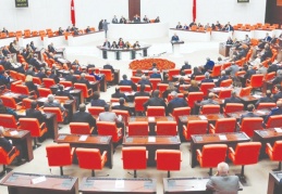 Kamu eczacılarının mali ve özlük hakları Komisyon’da kaldı!