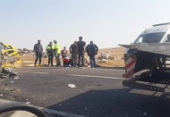 Kamyon ile otomobil çarpıştı: 4 yaralı