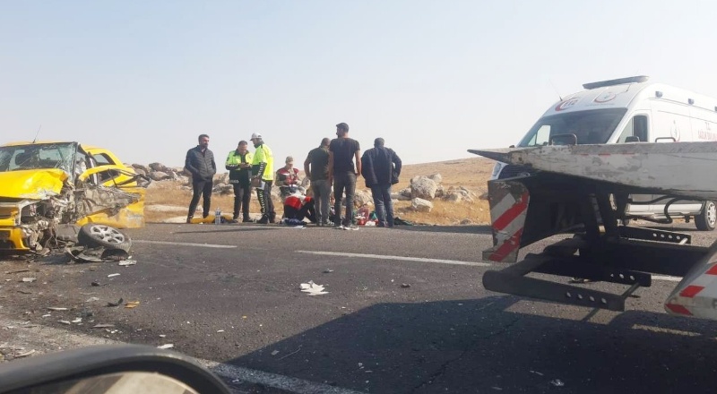 Kamyon ile otomobil çarpıştı: 4 yaralı