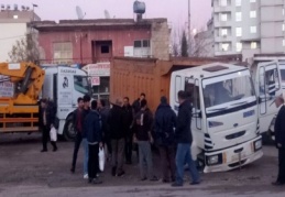 Kamyon seyir halindeyken yol çöktü