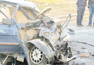 Kamyonet ile otomobil çarpıştı