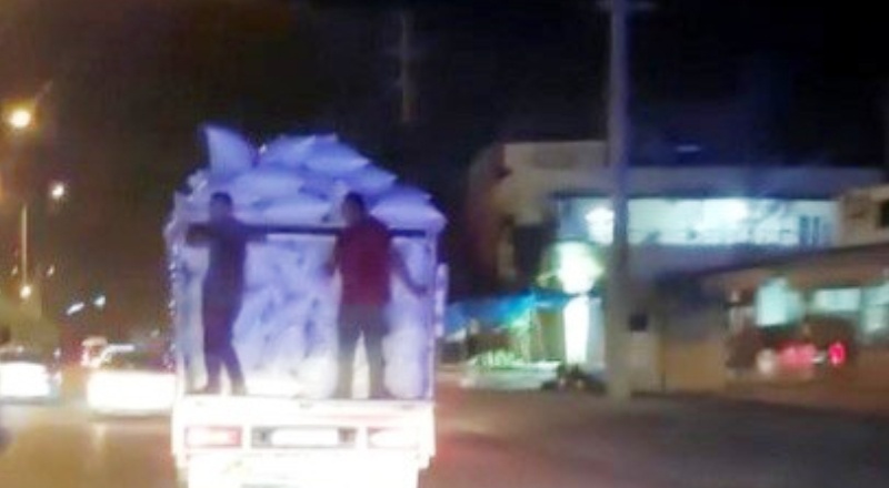 Kamyonet kasasında pes dedirten yolculuk