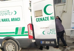 Kamyonet kazasında hayatını kaybetti