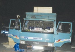 Kamyonetten 50 bin paket kaçak sigara çıktı