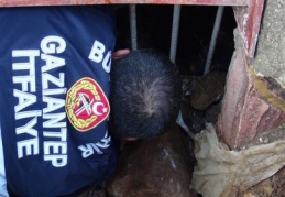 Kanala düşen köpeği itfaiye ekipleri kurtardı