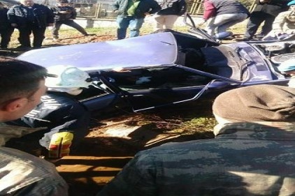 Kanala uçan otomobilin sürücüsünü komandolar kurtardı