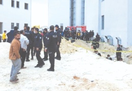 Kanalizasyon borusunun altında kalan işçi öldü