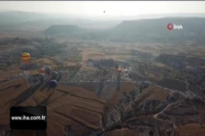 Kapadokya balon festivalini 100 bin turist takip etti