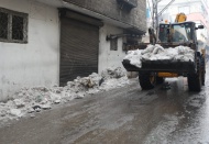 Kapanan ara sokaklarda temizlik yapılıyor